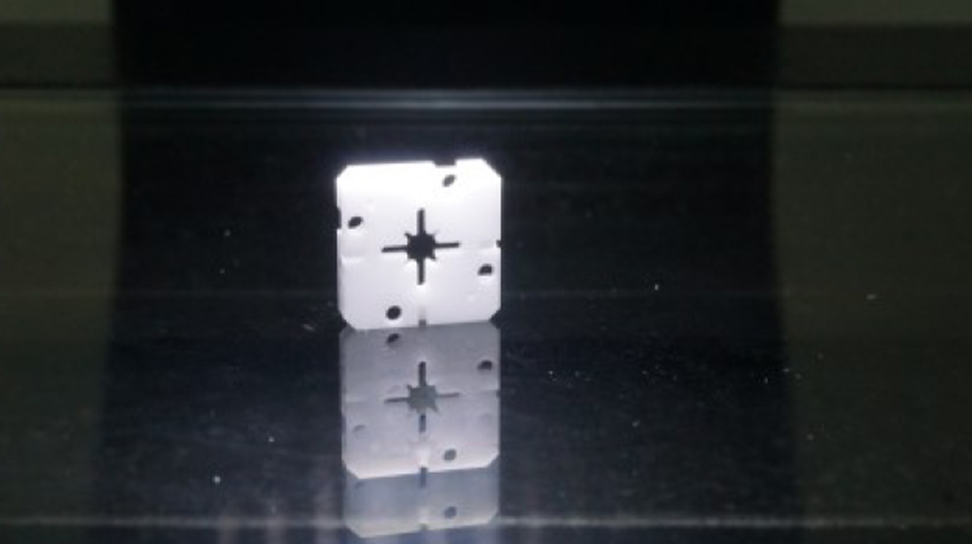 如何有效降低氧化铝陶瓷加工中的微裂纹产生？